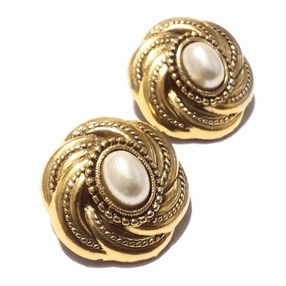 Vintage Gold Tone Swirl Faux Pearl Clip On Earrings - Picture 1 of 6